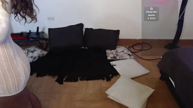 FreyaRouge online show from June 6, 2:11 pm