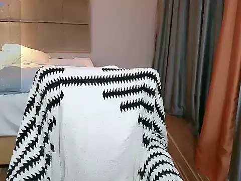 Snapshot of davidboys chatting on April 5, 9:39 am davidboys online show from April 5, 9:39 am