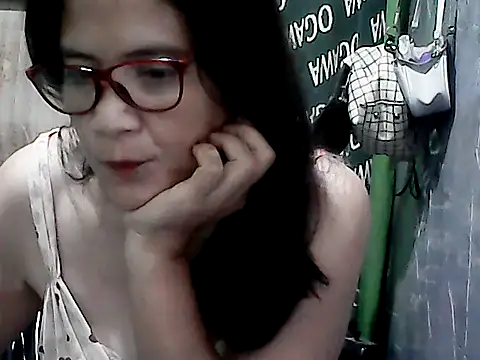 Snapshot of PinayZaira chatting on April 15, 7:10 pm PinayZaira online show from April 15, 7:10 pm