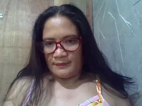 Snapshot of PinayZaira chatting on May 13, 11:33 pm PinayZaira online show from May 13, 11:33 pm