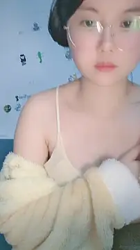 Snapshot of yehua001 chatting on April 9, 6:13 am yehua001 online show from April 9, 6:13 am