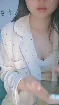 Snapshot of yehua001 chatting on April 13, 1:27 pm yehua001 online show from April 13, 1:27 pm