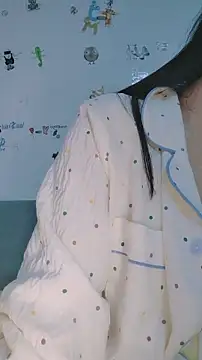 Snapshot of yehua001 chatting on April 15, 2:29 am yehua001 online show from April 15, 2:29 am