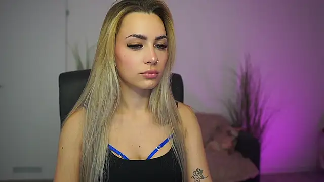 LegallyBlonde18 online show from April 14, 12:33 pm