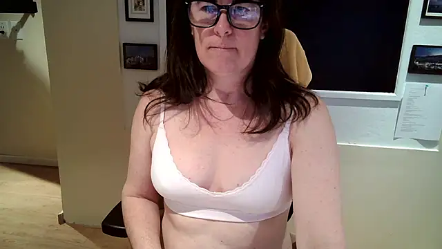 CuriousMadame online show from April 18, 11:58 am