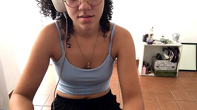 petitecurlybrunette online show from April 3, 2:48 pm