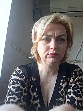 SylvieGold453 online show from April 14, 12:33 pm