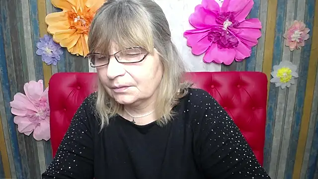 Snapshot of MargaretRitchie chatting on April 3, 6:33 am MargaretRitchie online show from April 3, 6:33 am