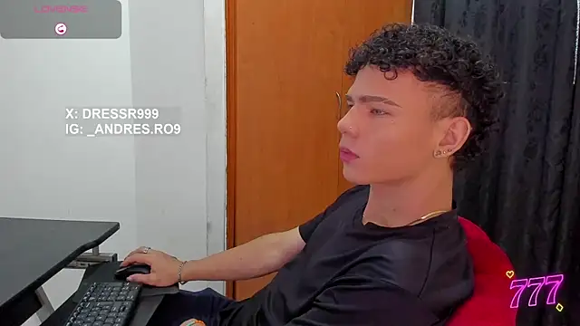 Snapshot of sebascuterouss chatting on June 9, 2:39 pm sebascuterouss online show from June 9, 2:39 pm