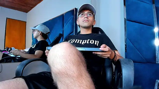 JeremySanders1  online show from April 1, 4:13 am