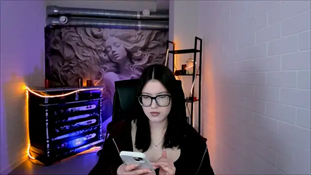 Snapshot of JennyGibson chatting on April 8, 5:07 am JennyGibson online show from April 8, 5:07 am