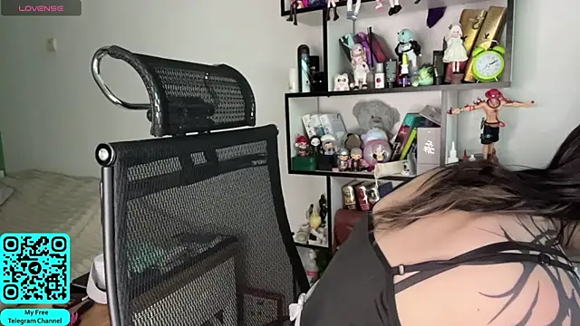 Snapshot of MadalynNosel chatting on June 19, 7:01 am MadalynNosel online show from June 19, 7:01 am