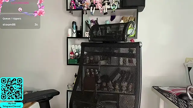 Snapshot of MadalynNosel chatting on June 21, 7:11 am MadalynNosel online show from June 21, 7:11 am