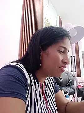 SofiaMendez1  online show from May 1, 4:11 pm