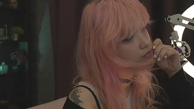 MikuMikiLeak online show from April 1, 8:37 am