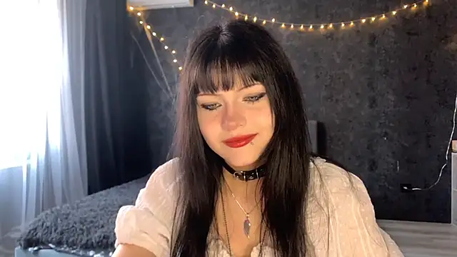 EmilyEmbears online show from May 7, 5:35 am
