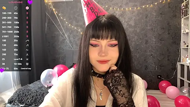 EmilyEmbears online show from May 16, 7:27 am