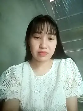 lucynguyen2 online show from April 21, 1:29 am