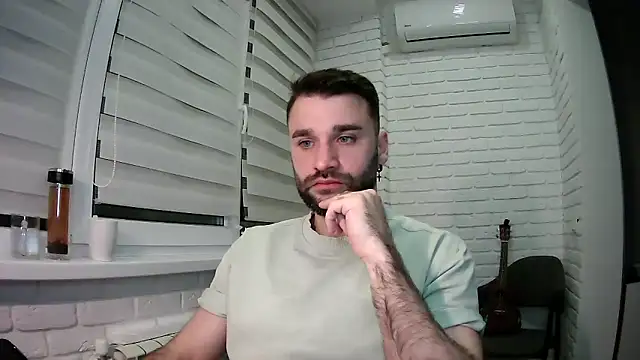 Snapshot of DaddySlava chatting on April 6, 5:58 pm DaddySlava online show from April 6, 5:58 pm