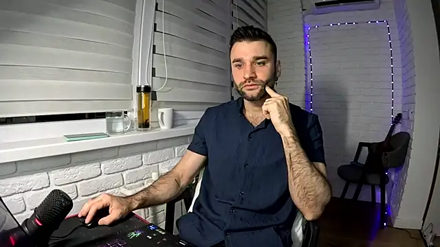 Snapshot of DaddySlava chatting on April 11, 6:34 pm DaddySlava online show from April 11, 6:34 pm