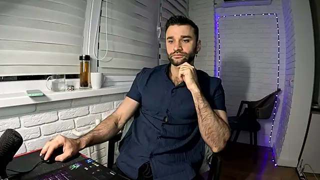 Snapshot of DaddySlava chatting on April 13, 6:02 pm DaddySlava online show from April 13, 6:02 pm