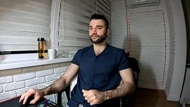 Snapshot of DaddySlava chatting on April 15, 6:26 pm DaddySlava online show from April 15, 6:26 pm
