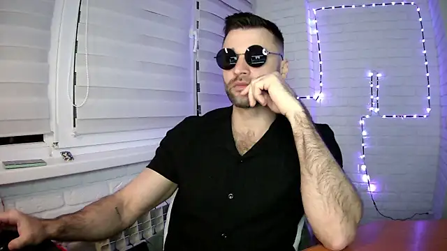 Snapshot of DaddySlava chatting on April 24, 6:21 pm DaddySlava online show from April 24, 6:21 pm