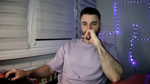 Snapshot of DaddySlava chatting on April 28, 6:57 pm DaddySlava online show from April 28, 6:57 pm