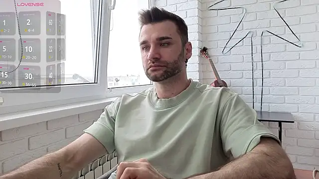 Snapshot of DaddySlava chatting on May 18, 8:09 am DaddySlava online show from May 18, 8:09 am
