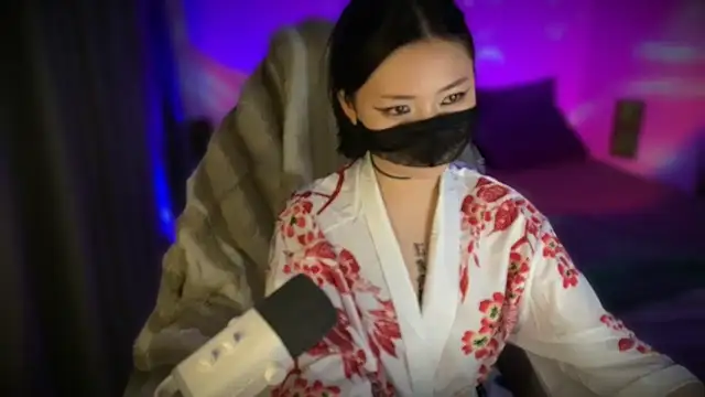 Snapshot of rin_night chatting on April 9, 7:52 pm rin night online show from April 9, 7:52 pm