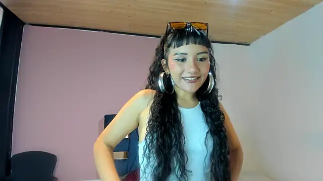 Hanna Clark   online show from July 18, 4:44 pm