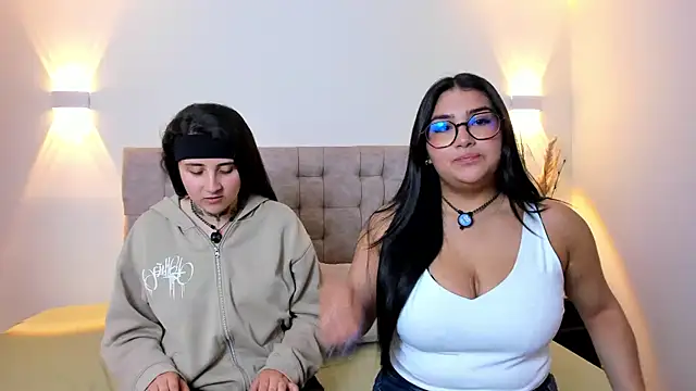 Elisa n Emma online show from April 2, 7:44 pm