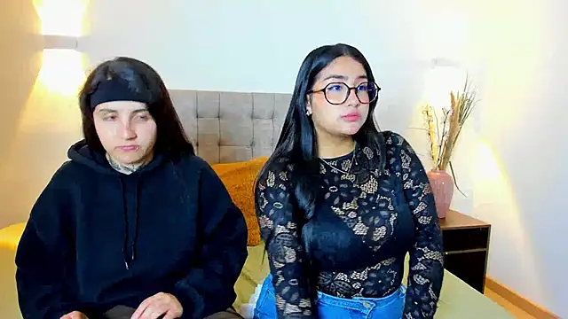 Elisa n Emma online show from April 3, 12:47 pm