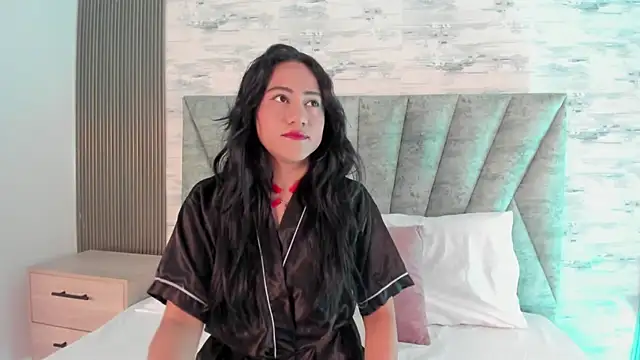 Snapshot of Shashadeluxe chatting on April 28, 12:21 pm Shashadeluxe online show from April 28, 12:21 pm