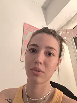 ulika 200419 online show from May 7, 1:11 am