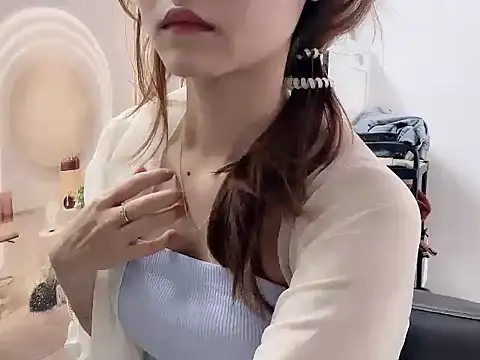 Snapshot of ___Nami___ chatting on April 21, 12:34 am Nami online show from April 21, 12:34 am