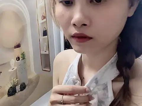 Snapshot of ___Nami___ chatting on May 10, 4:45 pm Nami online show from May 10, 4:45 pm
