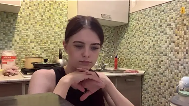 Snapshot of KikiAmino chatting on April 15, 7:58 pm KikiAmino online show from April 15, 7:58 pm