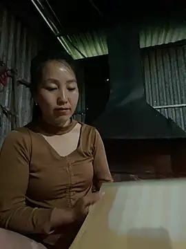 Snapshot of Huonglyna chatting on May 1, 2:27 am Huonglyna online show from May 1, 2:27 am