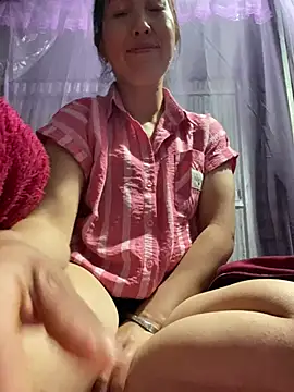 Snapshot of Huonglyna chatting on May 3, 3:29 pm Huonglyna online show from May 3, 3:29 pm