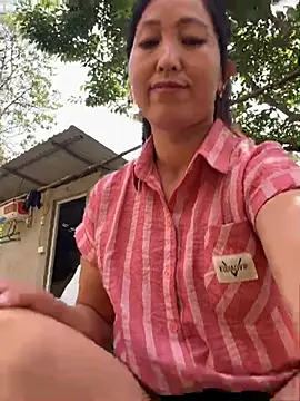 Snapshot of Huonglyna chatting on May 7, 1:55 am Huonglyna online show from May 7, 1:55 am