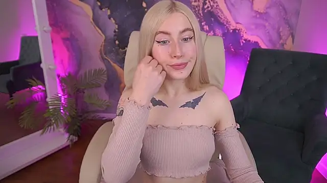 MelaniiePlay online show from May 13, 1:08 pm