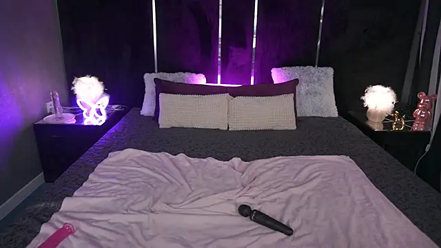Snapshot of MelaniiePlay chatting on June 27, 1:17 pm MelaniiePlay online show from June 27, 1:17 pm