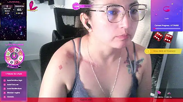 Snapshot of RoossTattoo chatting on April 22, 8:28 am RoossTattoo online show from April 22, 8:28 am