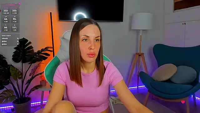 Snapshot of Liil_Peach chatting on April 23, 6:21 pm Liil Peach online show from April 23, 6:21 pm