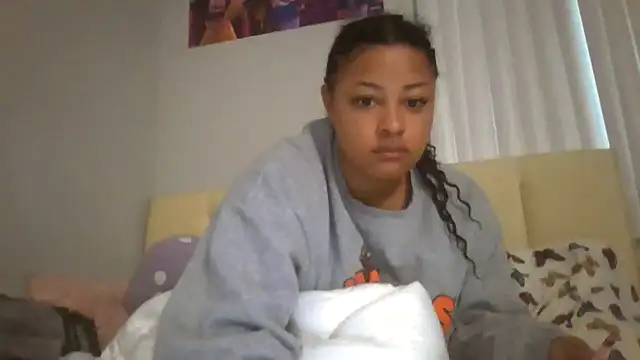 madzbailey online show from July 5, 12:56 pm