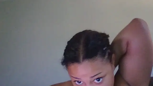 madzbailey online show from July 7, 8:02 pm