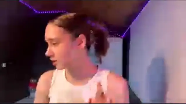 CoreenGau online show from April 15, 11:17 am