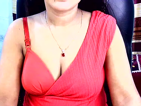 Snapshot of Noor_Zarin chatting on April 21, 1:29 am Noor Zarin online show from April 21, 1:29 am