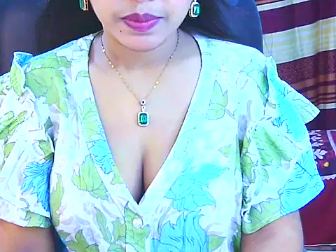 Snapshot of Noor_Zarin chatting on April 22, 5:36 pm Noor Zarin online show from April 22, 5:36 pm